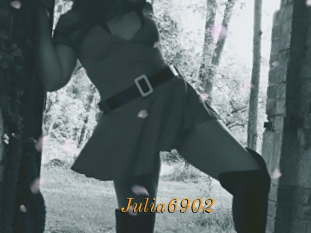 Julia6902